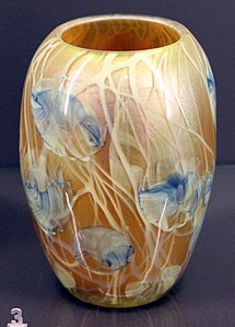 Iridescent vase by Tiffany (1904)