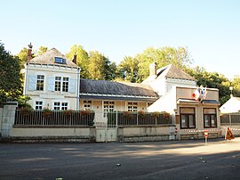 The town hall in Merry-Sec