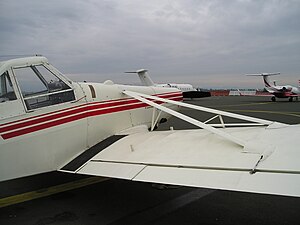 Compression strut on Piper Pawnee (low-wing aircraft)