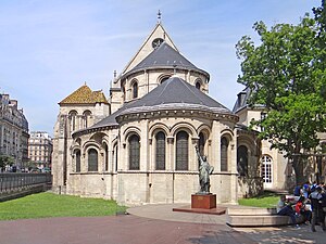 The former church of Saint-Martin-des-Champs (1060–1140) is now part of the Musée des arts et métiers