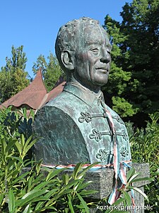 Albert Wass statue in Szarvas, Hungary (2007)