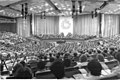 Der Bundeskongress des DFD nahm seine zweitägigen Beratungen auf; daran nahmen 2300 Delegierte und 76 Delegationen aus 64 Ländern teil
