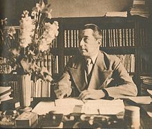 Hjalmar Gullberg at his writing desk in the early 1940s.