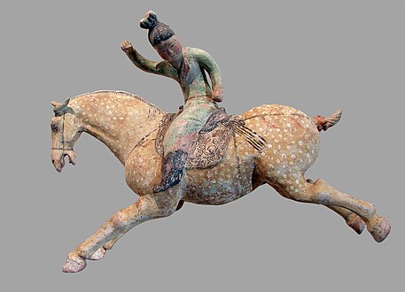 Polospielerin. Tang-Dynastie, erste Hälfte des 8. Jhr. Terrakotta.