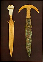 A gold dagger and a dagger with a gold-plated handle, grave PG 755, Ur excavations (1900).