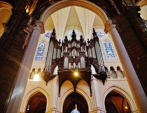 The grand organ. The tribune, or case, dates from the 14th century.