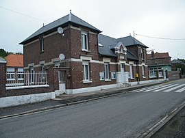 The town hall and school in Licourt