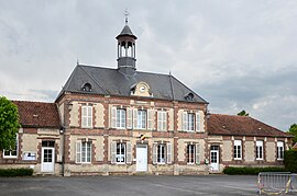 The town hall in Clesles