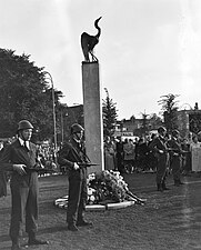 The reveal of the Phoenix memorial in 1951 (at Mosplein)