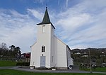 Foto einer weißen Holzkirche
