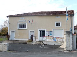 The town hall in Saint-Pardoult