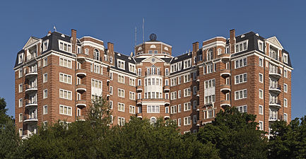 The Wardman Park Tower, designed by Mesrobian in 1928, expanded the original Wardman Park Hotel with an additional eight-stories and a 350-room residential-hotel annex