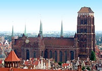 Marienkirche in Danzig, eine der drei größten gotischen Backstein­kirchen, gut erkennbar: die „flämischen“ Paralleldächer