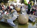 Knödelbrunnen während des Straßenzaubererfests