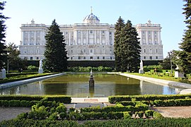 Königspalast von den sog. Jardines de Sabatini aus gesehen