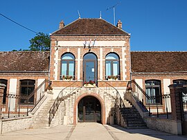 The town hall in Villebéon