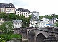 Weilburg: Steinerne Lahnbrücke mit Schloss links oben