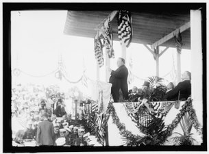 President Taft speaking at the unveiling