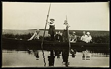 Students picnic on the Union Canal in 1922.