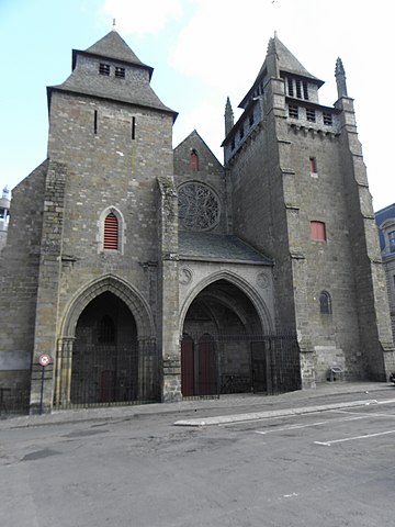 The western face of the Cathédrale Saint-Étienne in Saint-Brieuc.