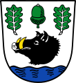 Gemeinde Sauerlach In Silber über blauem Wellenschildfuß ein schwarzer Eberkopf mit goldenen Hauern, darüber zwischen zwei grünen Eichenblättern eine grüne Eichel.