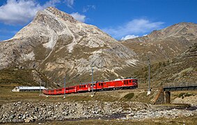 Hybrid loco Gem 4 / 4 in service at the head of a Regio train to Tirano