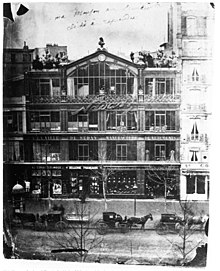 A photorgaph of Nadar's Studio at 35 Boulevard des Capucines in 1860