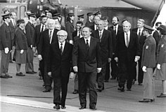 Saarbrücken: Begrüßung Honeckers durch Ministerpräsident Lafontaine auf dem Flughafen Ensheim