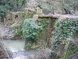 The dam of the ruined mill of Rossignol, in Rognes