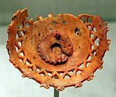 Pendant made from a spondylus shell, Western Mexico shaft tomb tradition, 200 BC to 200 AD, now at the Art Institute of Chicago, United States.
