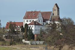 Gablingen Castle with the Church of Saint Martin