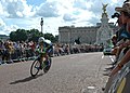 Kjell Carlström bei der Passage des Victoria Memorial und Buckingham Palace