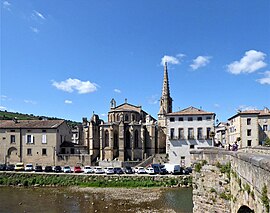 Saint-Martin church and the Pont-neuf in Limoux