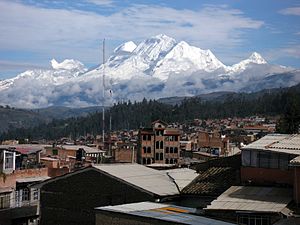 Nevado Huascarán desde el distrito de Independencia en Huaraz.