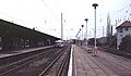 Bahnhof Hennigsdorf mit Ferkeltaxen am S-Bahnsteig, 1996