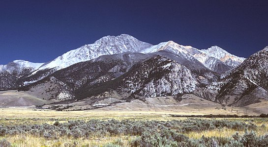 65. Borah Peak is the highest summit of the Lost River Range and Idaho.
