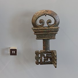 A bronze key from Gallo-Roman Lutetia