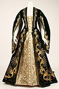 Court robe, Russian, ca. 1900. Metropolitan Museum of Art.[79]