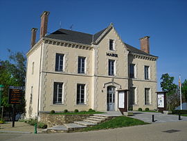The town hall in Argentré