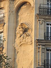 Ethereal scenes (used especially in reliefs for buildings and objects, and in posters) – Façade of Rue Perrée no. 18 in Paris, by Raymond Barbaud and Édouard Bauhain (1908)