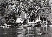 Homes by Río Dulce, filmed from one of the IRCA steamboats. The Tarzan movie shows almost identical shots.
