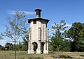 Wasserturm mit Glockentürmchen der Domaine Albrechtsfeld