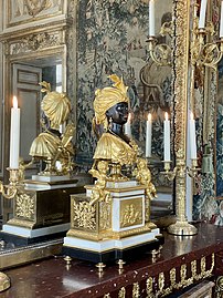 Vergoldete Spieluhr und Automat mit numidischer Figur, Gästesalon des Intendanten (18. Jh.)