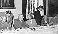 Willy Rösler (Dritter von links auf dem Foto) am 20. Juli 1953[A 1]