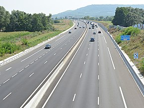 Début de l'autoroute A75 depuis le pont de la rue Jean-Auguste Senèze (Clermont-Ferrand) 2021-08-15.JPG
