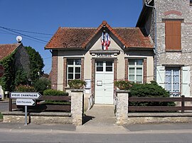 The town hall in Châteaubleau