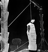Eli Cohen publicly hanged in Marjeh Square on 18 May 1965