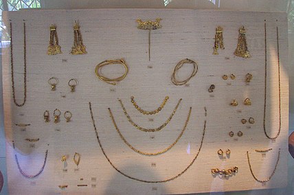 Gold treasure from Polichni