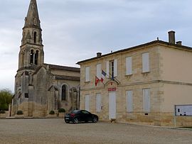 The church and town hall in Marsas