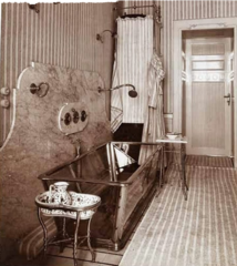 Glass bathtub at Köstlergasse (1899)